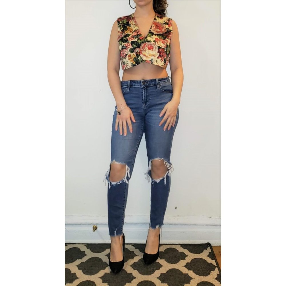 Floral V-Neck Crop Top: Zara